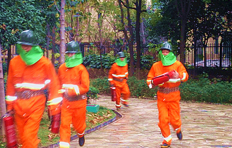 礪精兵，保安全